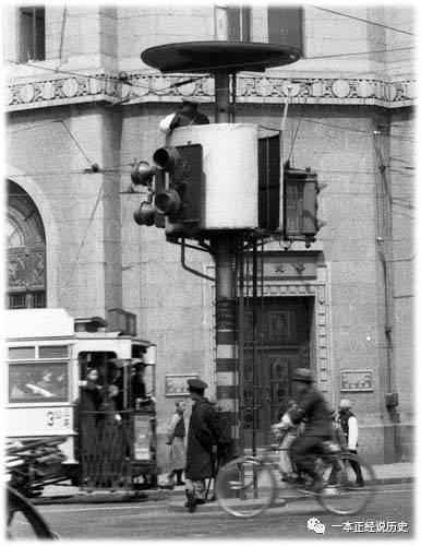 民国时路上的汽车没现在多 <wbr>但你不好好开一样出事故 民国时路上的汽车没现在多 <wbr>但你不好好开一样出事故